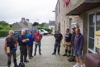 Les bénévoles de la matinée devant la mairie