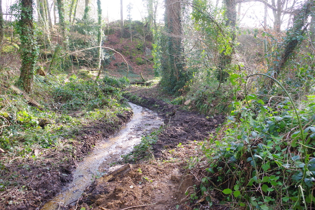 La banquette en bas du chemin
