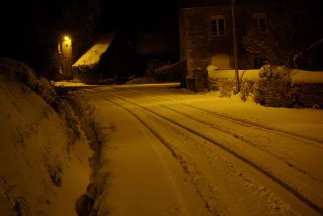 neige février 2021, entrée de Saint Carré la nuit